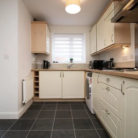 5 Bedroom Sleeps 10 | Centre