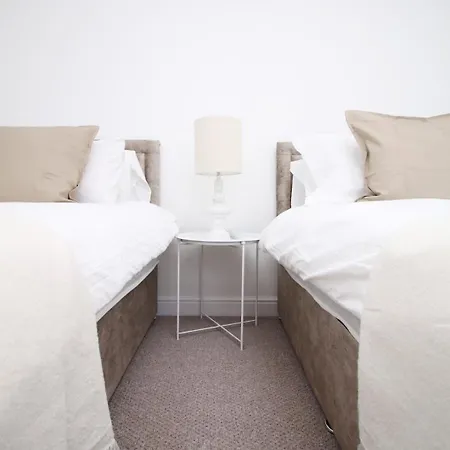Apartment 5 Bedroom Sleeps 10 | Centre Newport (Gwent)