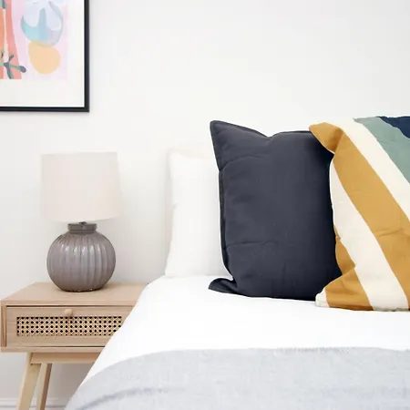 5 Bedroom Sleeps 10 | Centre Newport (Gwent)