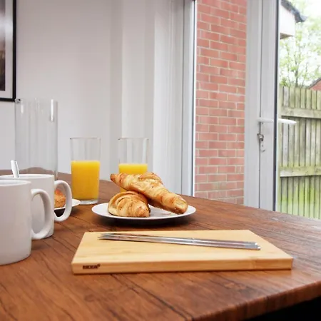 5 Bedroom Sleeps 10 | Centre