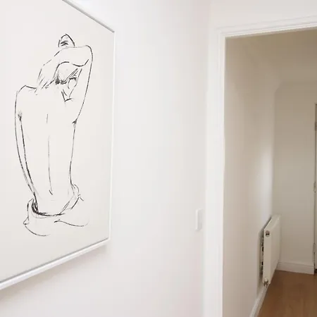 Apartment 5 Bedroom Sleeps 10 | Centre Newport (Gwent)