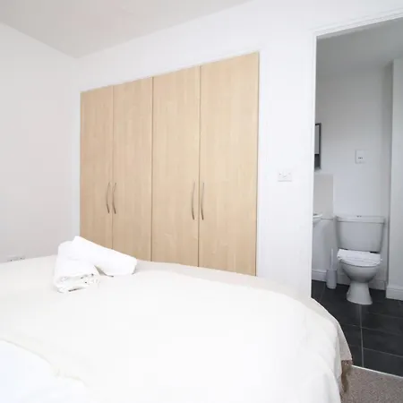 Apartment 5 Bedroom Sleeps 10 | Centre *