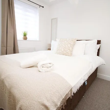 Apartment 5 Bedroom Sleeps 10 | Centre *