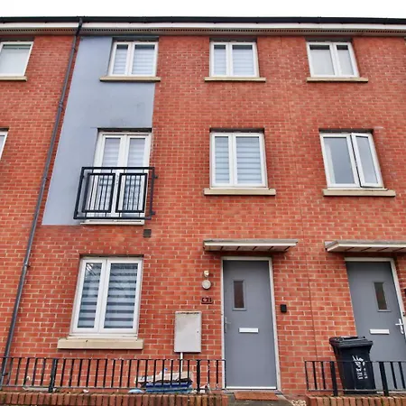 5 Bedroom Sleeps 10 | Centre