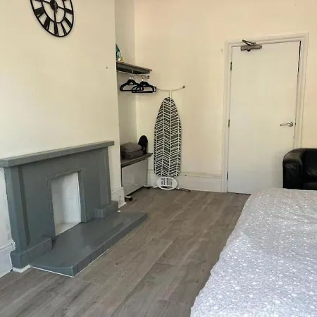 Cosy 2 Bedroom Flat Newport (Gwent)