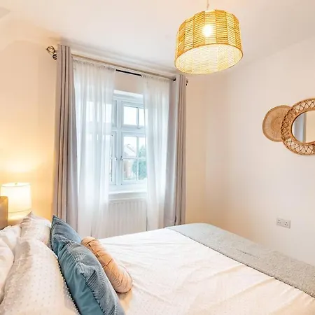 Detached House Free Parking Contractors Long Rates Holiday home