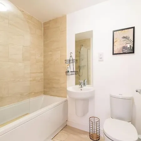 Holiday home Detached House Free Parking Contractors Long Rates Newport (Gwent)