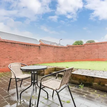 Detached House Free Parking Contractors Long Rates * Newport (Gwent)