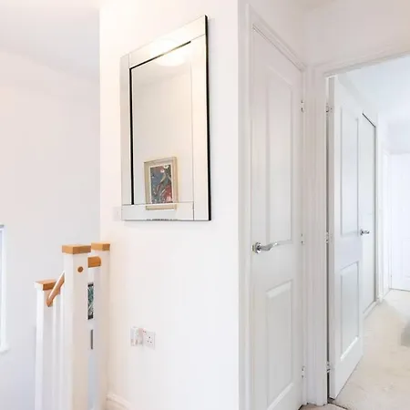 Holiday home Detached House Free Parking Contractors Long Rates Newport (Gwent)