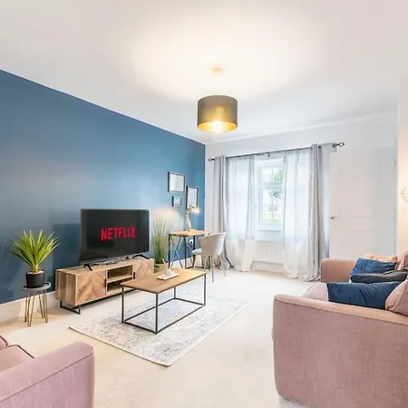 Detached House Free Parking Contractors Long Rates Holiday home