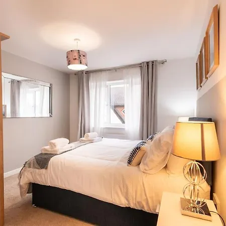 3 Bed House Free Parking Contractors Long Rates Holiday home *