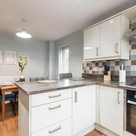 3 Bed House Free Parking Contractors Long Rates Holiday home Newport (Gwent)