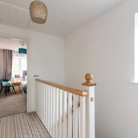 Holiday home 3 Bed House Free Parking Contractors Long Rates *