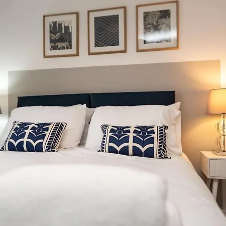 3 Bed House Free Parking Contractors Long Rates Holiday home Newport (Gwent)