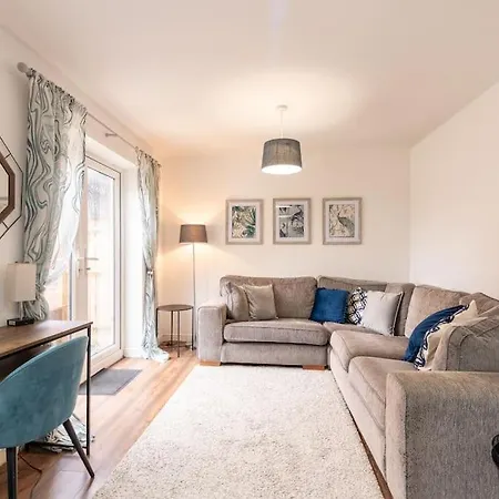 3 Bed House Free Parking Contractors Long Rates Holiday home *