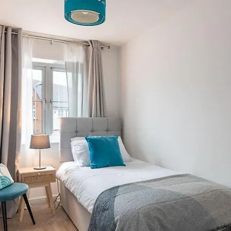 3 Bed House Free Parking Contractors Long Rates Newport (Gwent)