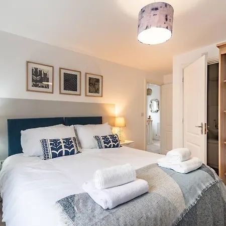Holiday home 3 Bed House Free Parking Contractors Long Rates