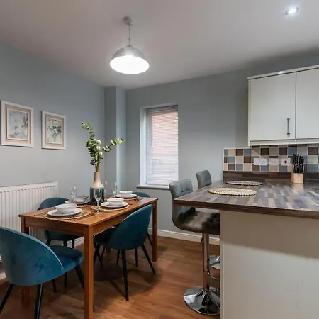 3 Bed House Free Parking Contractors Long Rates * Newport (Gwent)