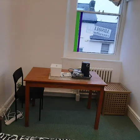 Apartment Bed Contl Breakfast Wales Near Train Newport (Gwent)