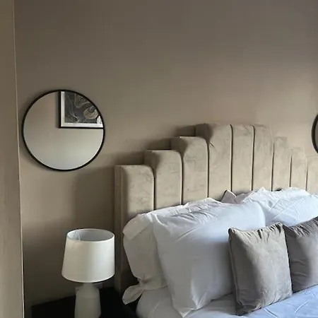 Apartment Cosy 2 Bed Service Netflix Hideaway Family Couples Staycation Tredegar Park Celtic Manor Icc Wales