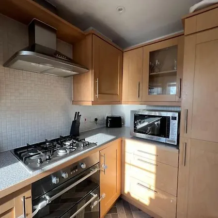 Apartment Cosy 2 Bed Service Netflix Hideaway Family Couples Staycation Tredegar Park Celtic Manor Icc Wales *