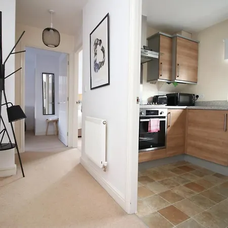 Alicia Way 2 Bedroom With Free Street Parking *