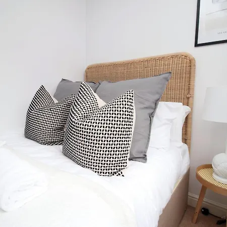 Alicia Way 2 Bedroom With Free Street Parking Newport (Gwent)