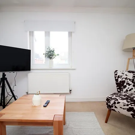 Apartment Alicia Way 2 Bedroom With Free Street Parking