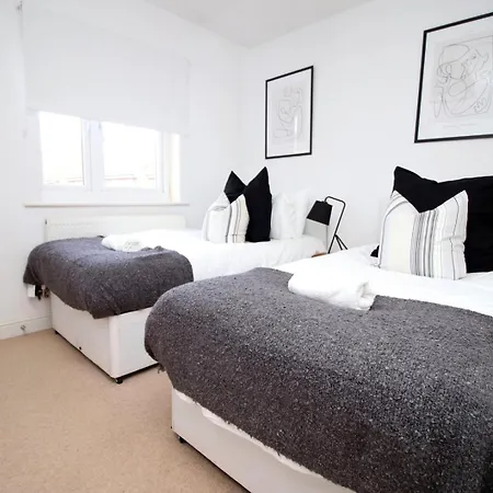 Apartment Alicia Way 2 Bedroom With Free Street Parking *