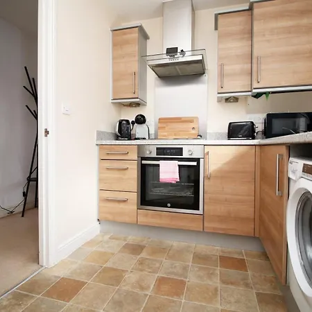 Alicia Way 2 Bedroom With Free Street Parking *