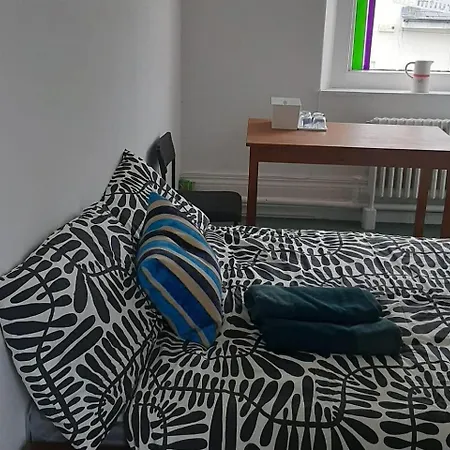 Apartment Bed Contl Breakfast Wales Near Train