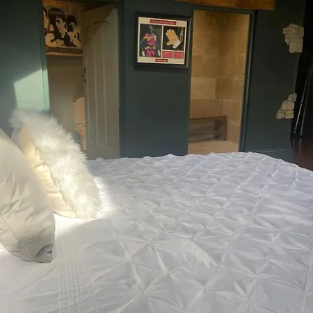 Holiday home 8 Bedroom With Pool Complex 5 Mins From Celtic Manor Newport (Gwent)