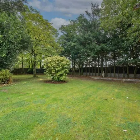 8 Bedroom With Pool Complex 5 Mins From Celtic Manor