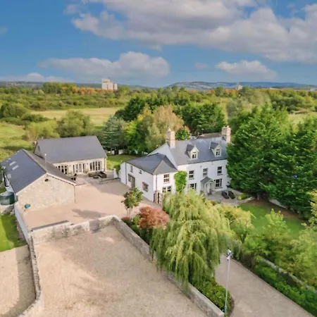 8 Bedroom With Pool Complex 5 Mins From Celtic Manor Holiday home *