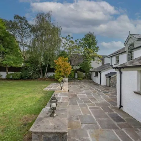 8 Bedroom With Pool Complex 5 Mins From Celtic Manor *