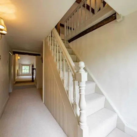 8 Bedroom With Pool Complex 5 Mins From Celtic Manor Newport (Gwent)