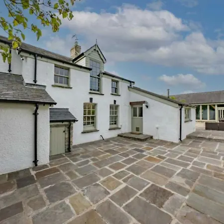 8 Bedroom With Pool Complex 5 Mins From Celtic Manor Holiday home Newport (Gwent)