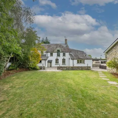8 Bedroom With Pool Complex 5 Mins From Celtic Manor * Newport (Gwent)