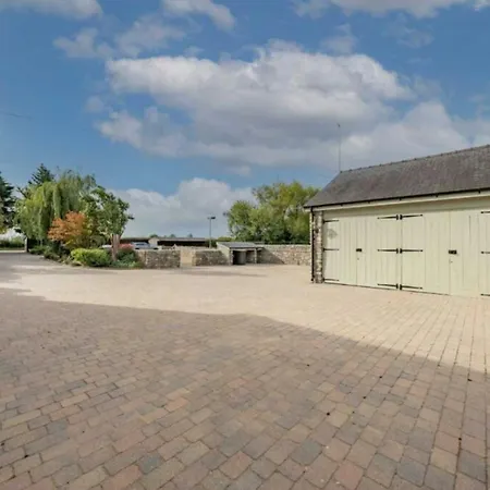 8 Bedroom With Pool Complex 5 Mins From Celtic Manor Newport (Gwent)