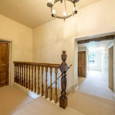 Holiday home 8 Bedroom With Pool Complex 5 Mins From Celtic Manor