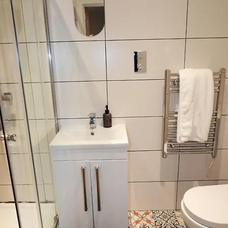 Urban View - Sleeps 6 *