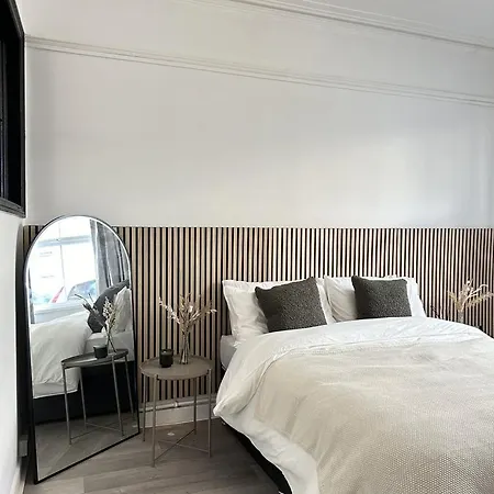 Beautiful Converted Brewery Apartment Newport (Gwent)