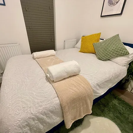 Cosy Stylish In * Newport (Gwent)