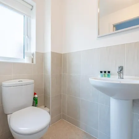 Book Now - 3Bed Glan Llyn Retreat- Newport Stay - Near Cardiff And Newport Centre - Parking Apartment *