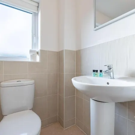 Book Now - 3Bed Glan Llyn Retreat- Newport Stay - Near Cardiff And Newport Centre - Parking Apartment *