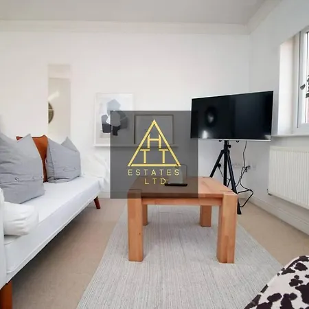 Alicia's Abode Apartment *