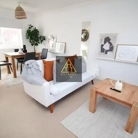 Alicia's Abode Apartment *