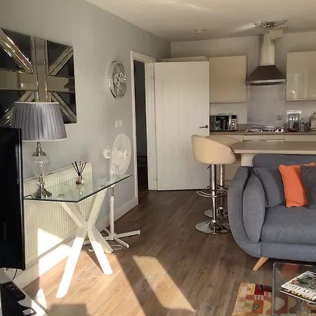 Apartment Luxury Riverside 2 Bedroomed With Balcony