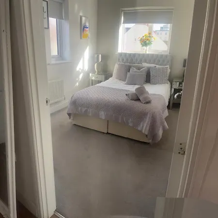 Luxury Riverside 2 Bedroomed With Balcony * Newport (Gwent)