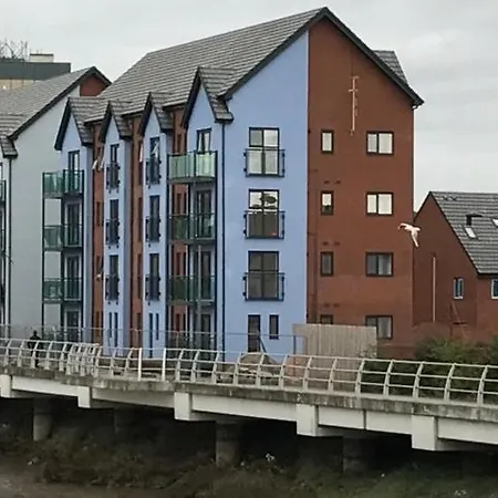 Luxury Riverside 2 Bedroomed With Balcony Newport (Gwent)